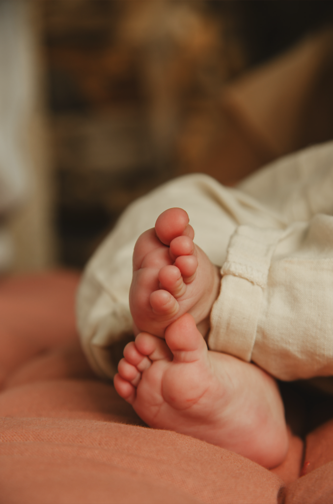photographie-famille-bebe-toulouse-pied-detail.png