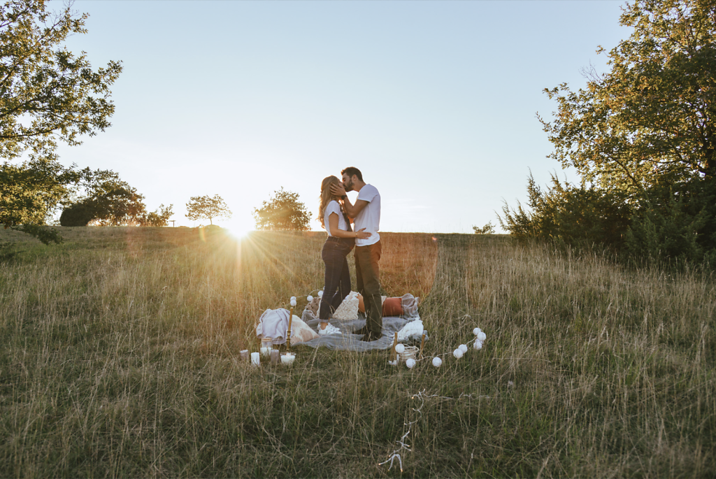 grossesse-toulouse-nature-exterieur-couple.png